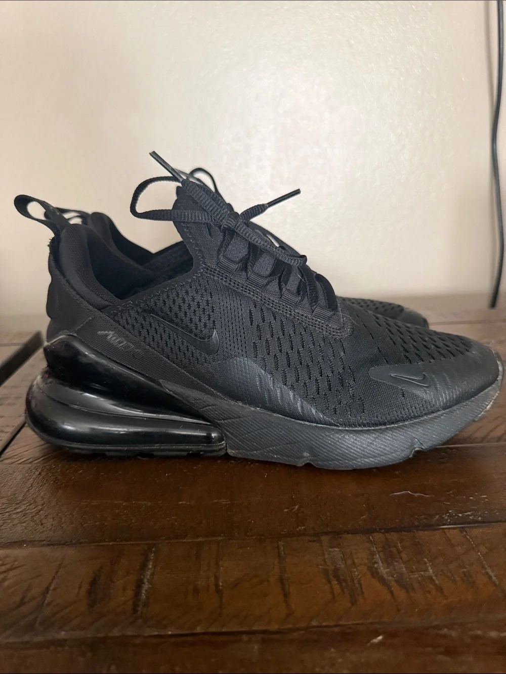 Nike Air Max 270 Triple Black Sneakers size Y6 W8